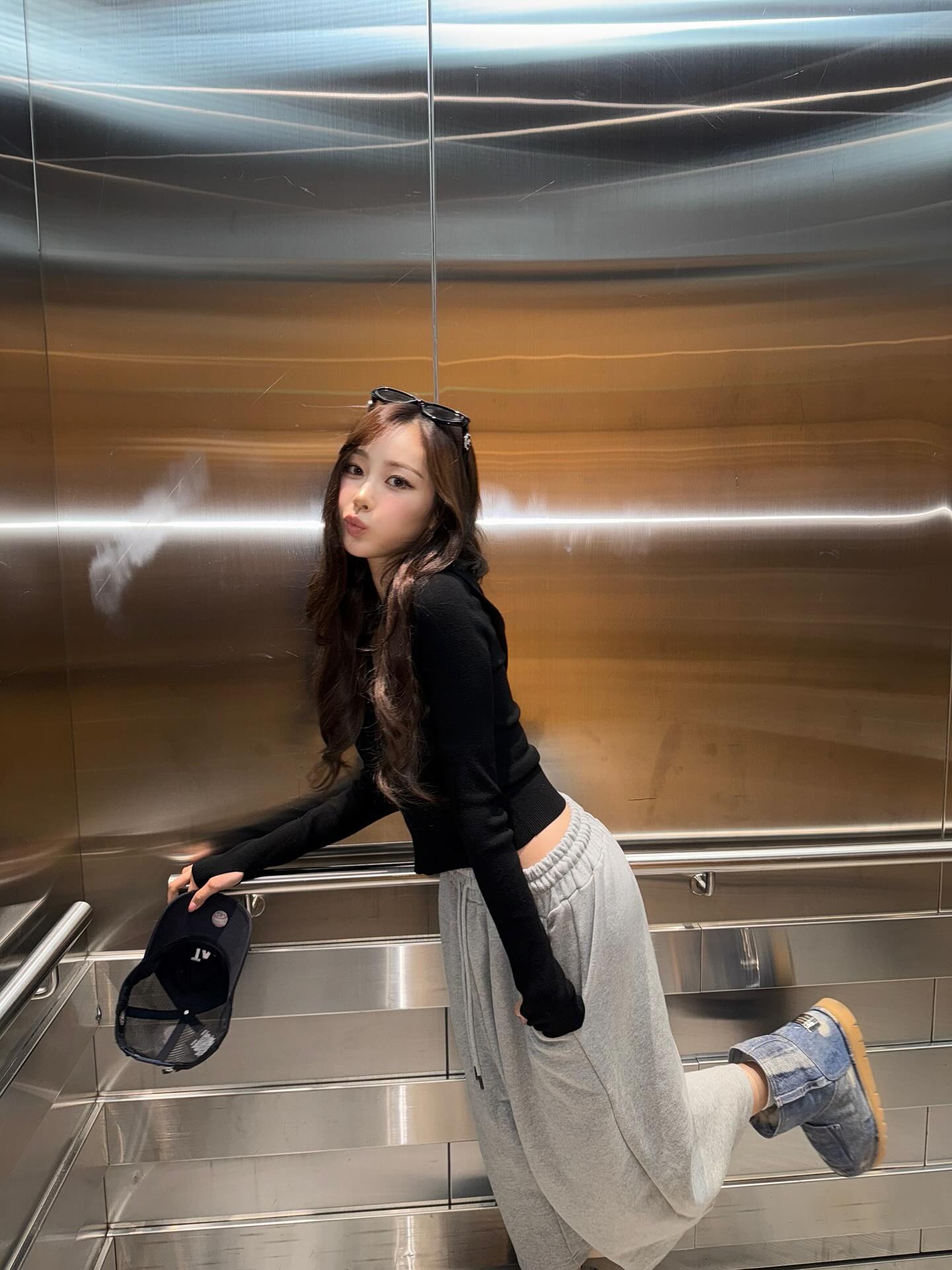 Quần ống loe giúp nữ thần Kpop kéo chiều cao lên 1m7- Ảnh 11.