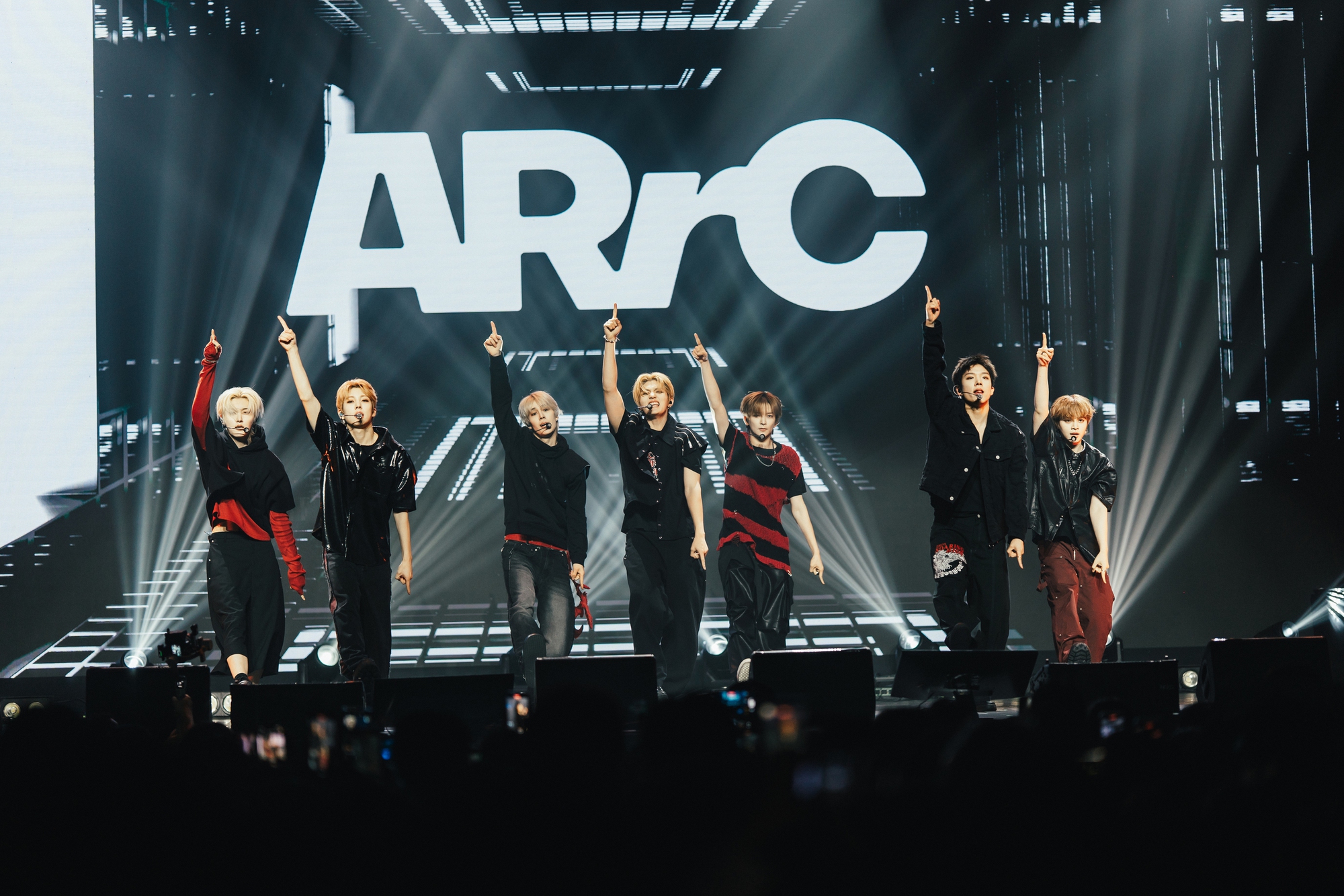 Không còn đi du lịch hay đến quán cà phê đẹp, "quẩy" concert là thú vui mới của giới trẻ mỗi cuối tuần- Ảnh 6.