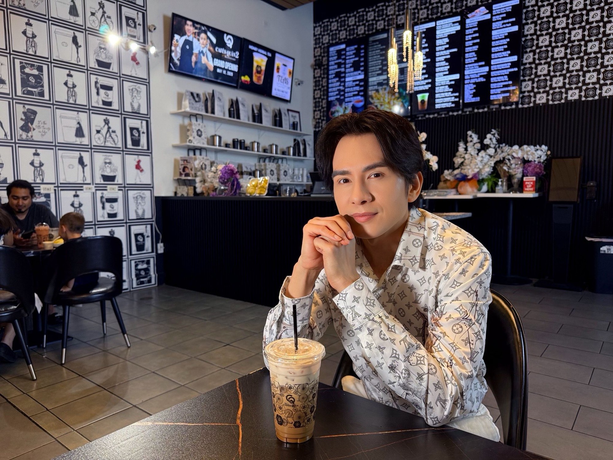 Quán cà phê của ca sĩ Đan Trường sao lạ thế!- Ảnh 7.