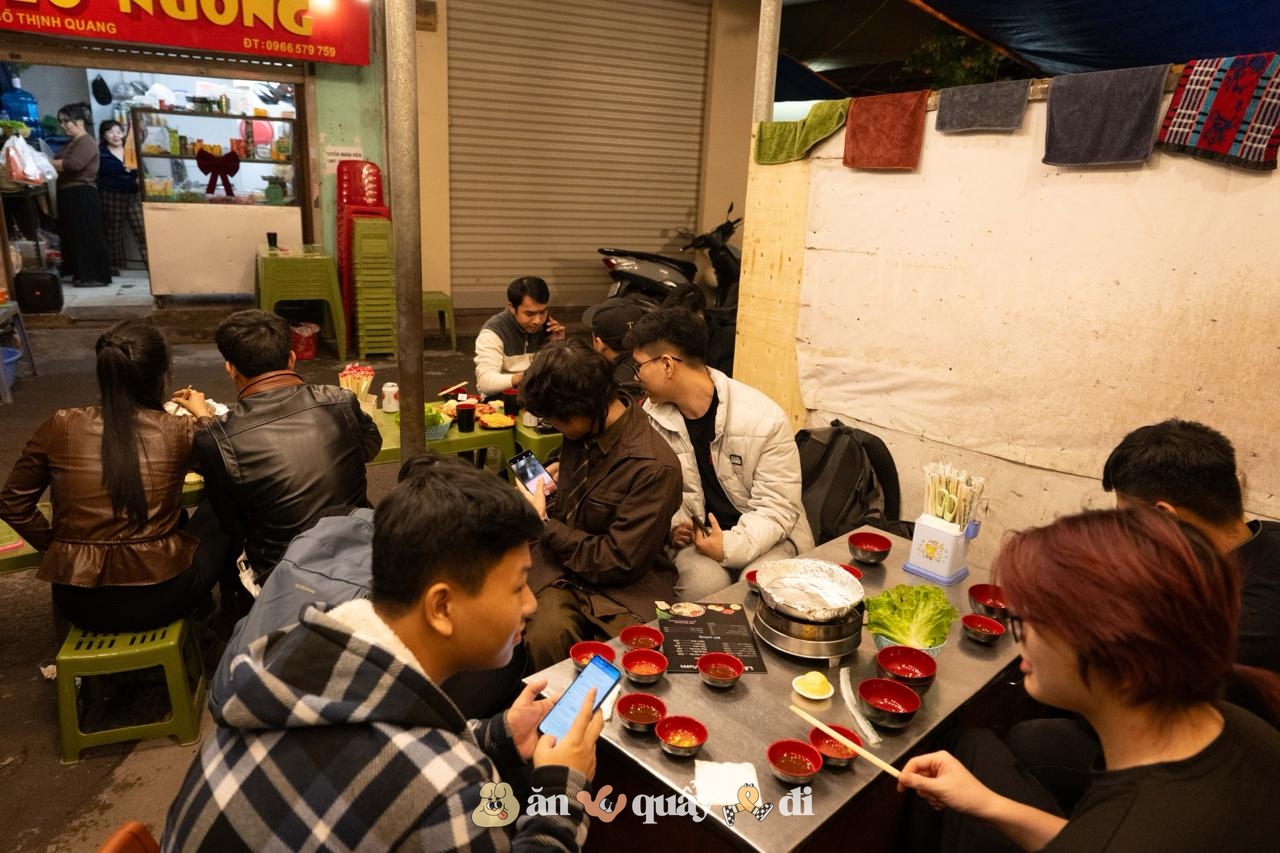 [Clip] Gặp chủ quán nướng hot nhất Hà Nội đêm nay: Chỉ sợ "không kham nổi"- Ảnh 2.