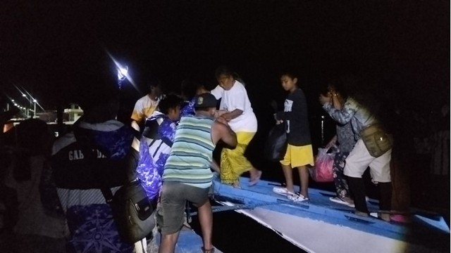 Đã có trường hợp tử vong đầu tiên do bão Kalmaegi: Hàng trăm nghìn người ảnh hưởng, phải sơ tán khẩn cấp- Ảnh 5. Đã có trường hợp tử vong đầu tiên do bão Kalmaegi: Hàng trăm nghìn người ảnh hưởng, phải sơ tán khẩn cấp- Ảnh 5.