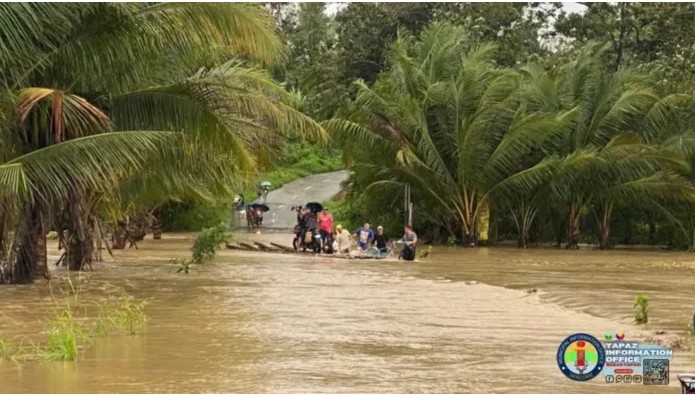 Bão Kalmaegi tàn phá: Gió giật 205 km/h, hàng nghìn người sơ tán, có nơi dân phải chui hang đá tránh nạn- Ảnh 3. Bão Kalmaegi tàn phá: Gió giật 205 km/h, hàng nghìn người sơ tán, có nơi dân phải chui hang đá tránh nạn- Ảnh 3.