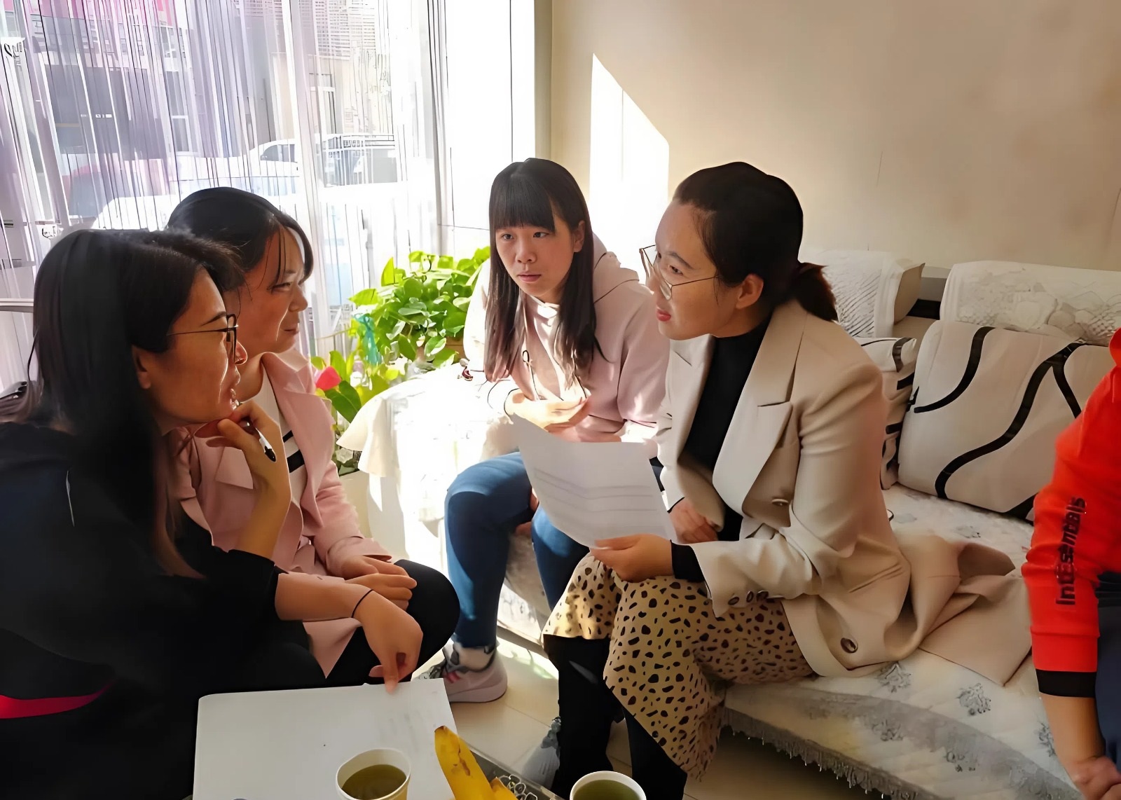 Đăng tin nhắn của cô giáo lên MXH, 1 phụ huynh khiến chính phụ huynh khác trong lớp bức xúc: Suy diễn đáng sợ thế!- Ảnh 2. Đăng tin nhắn của cô giáo lên MXH, 1 phụ huynh khiến chính phụ huynh khác trong lớp bức xúc: Suy diễn đáng sợ thế!- Ảnh 2.