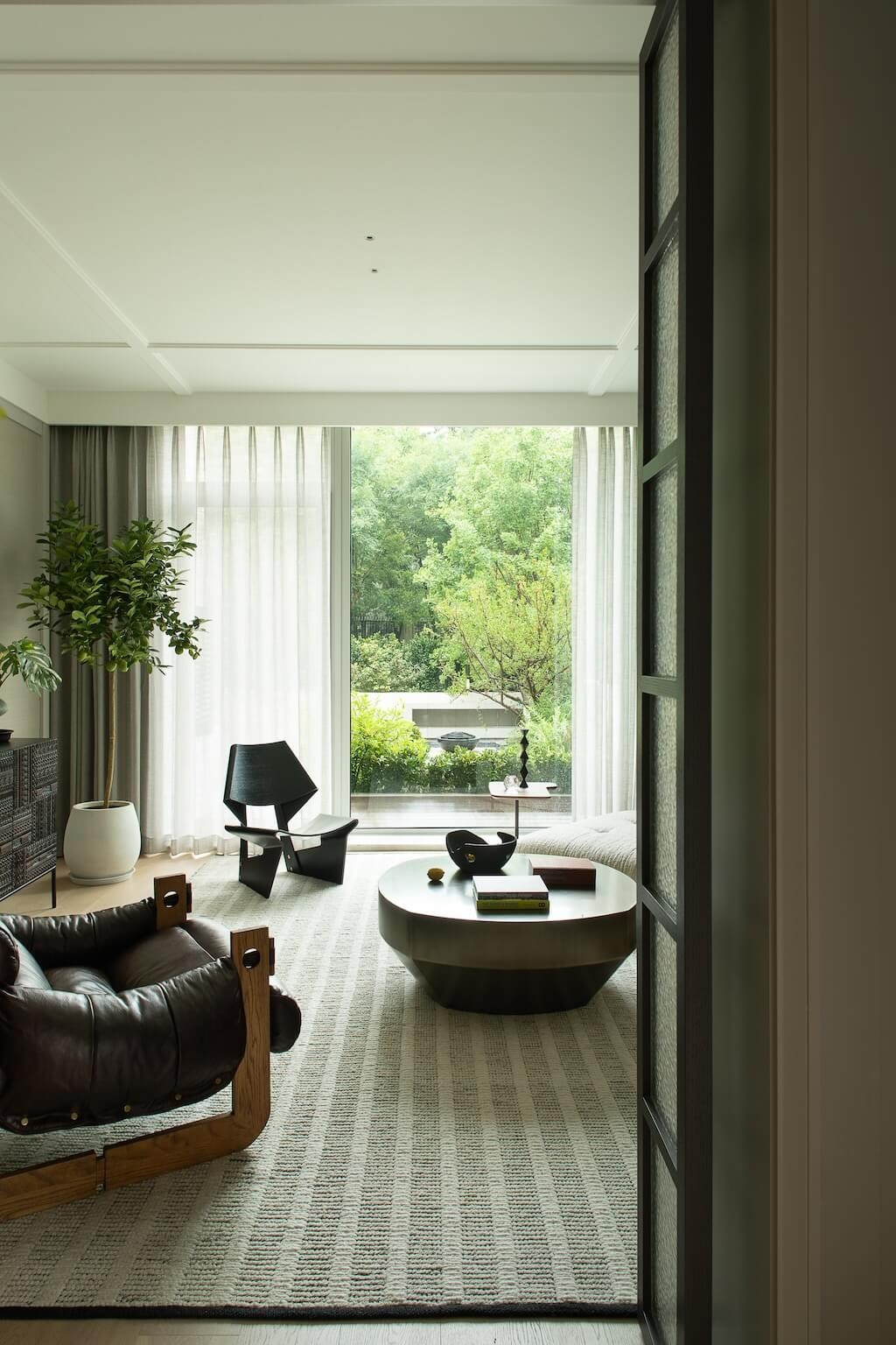 Biệt thự 400m2 ở ngoại ô "chữa lành" với vườn hoa cẩm tú cầu- Ảnh 6.