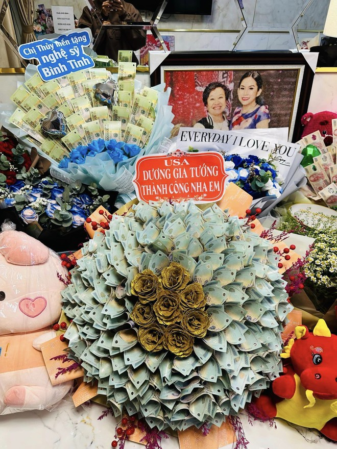 Nữ nghệ sĩ là hậu duệ gia tộc nổi tiếng, gia đình liên tiếp gặp biến cố: Có chồng 12 năm mới công khai- Ảnh 3. Nữ nghệ sĩ là hậu duệ gia tộc nổi tiếng, gia đình liên tiếp gặp biến cố: Có chồng 12 năm mới công khai- Ảnh 3.