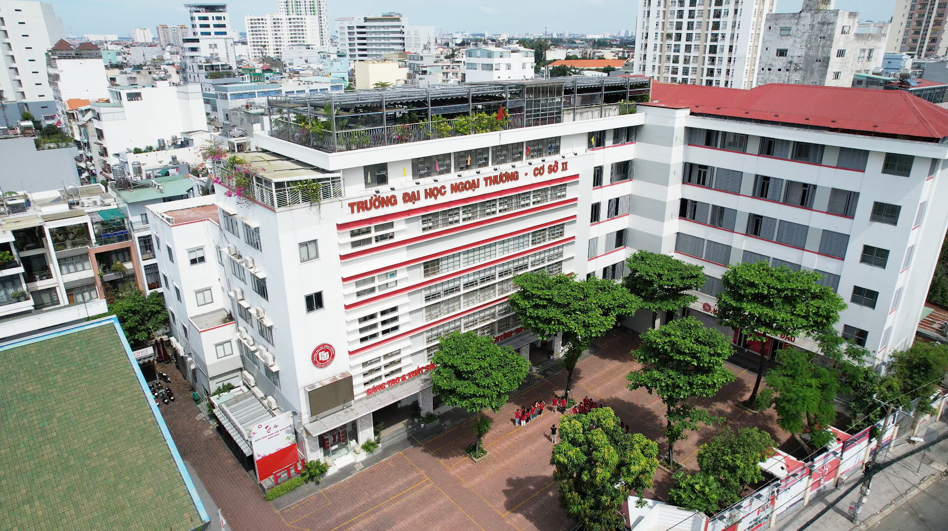 Profile không thể đỉnh hơn của tân Giáo sư trẻ nhất 2025- Ảnh 2.