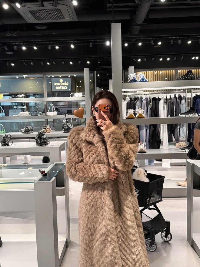 Hot girl từng là yêu nữ hàng hiệu gây thất vọng khi dự event- Ảnh 13. Hot girl từng là yêu nữ hàng hiệu gây thất vọng khi dự event- Ảnh 13.