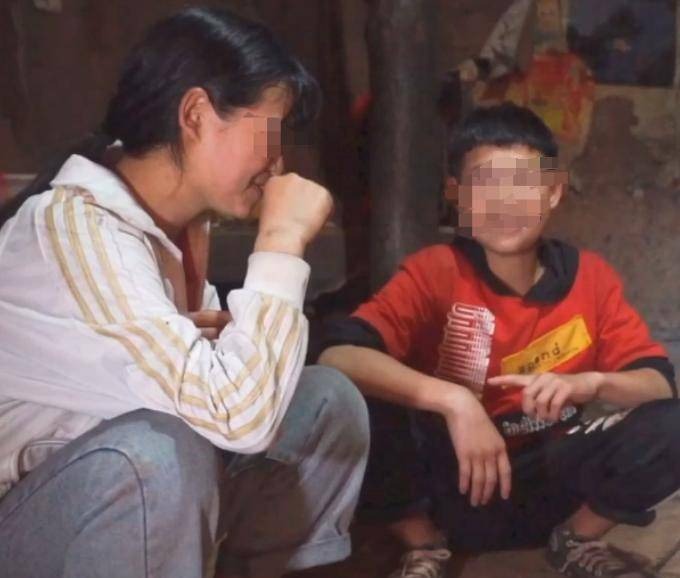 Giấy báo trúng tuyển ĐH bị cha giấu đi, con gái bỏ nhà 10 năm, ngày cha mất về dọn di vật rồi nằm khóc cả đêm- Ảnh 1.