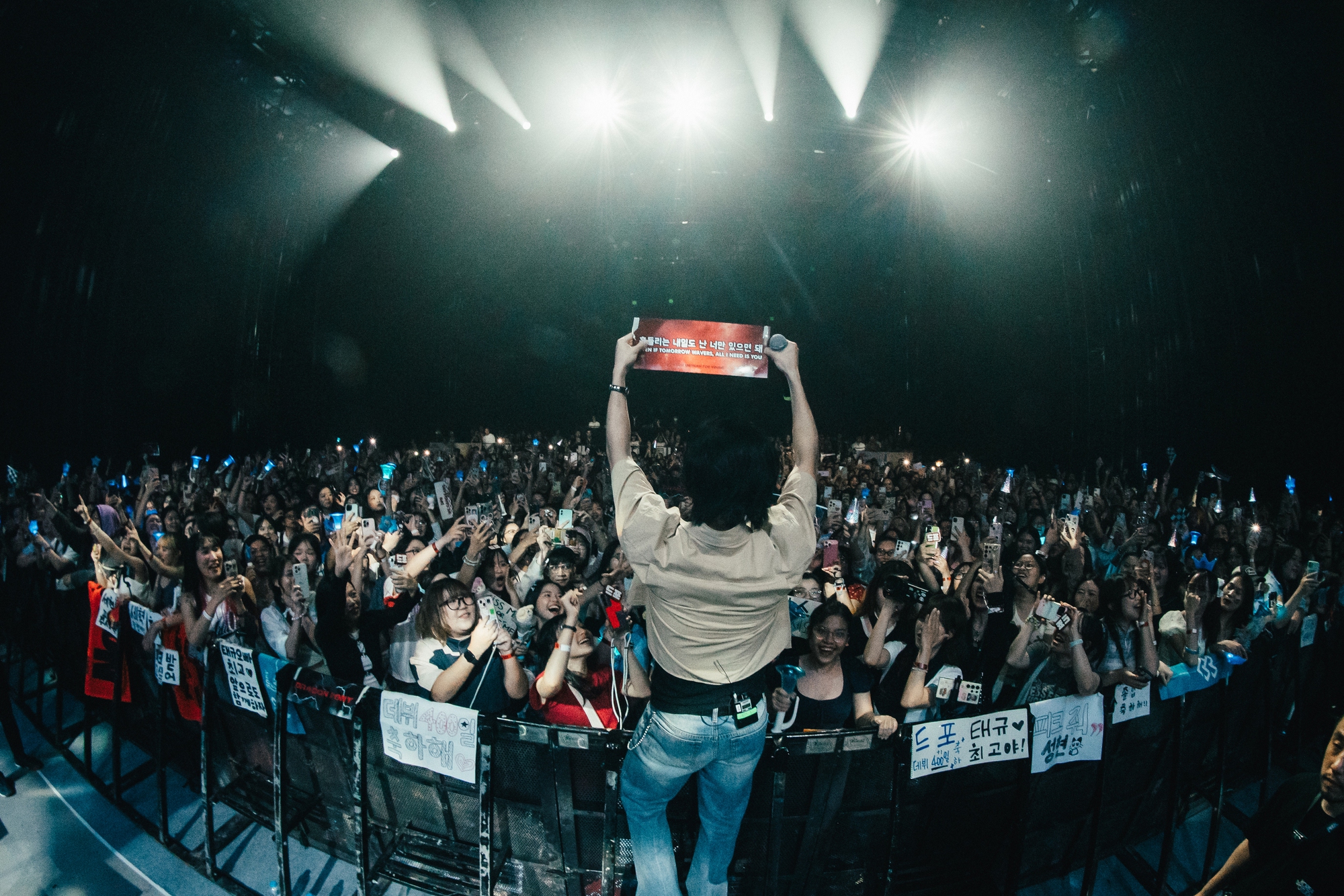 Không còn đi du lịch hay đến quán cà phê đẹp, "quẩy" concert là thú vui mới của giới trẻ mỗi cuối tuần- Ảnh 8.