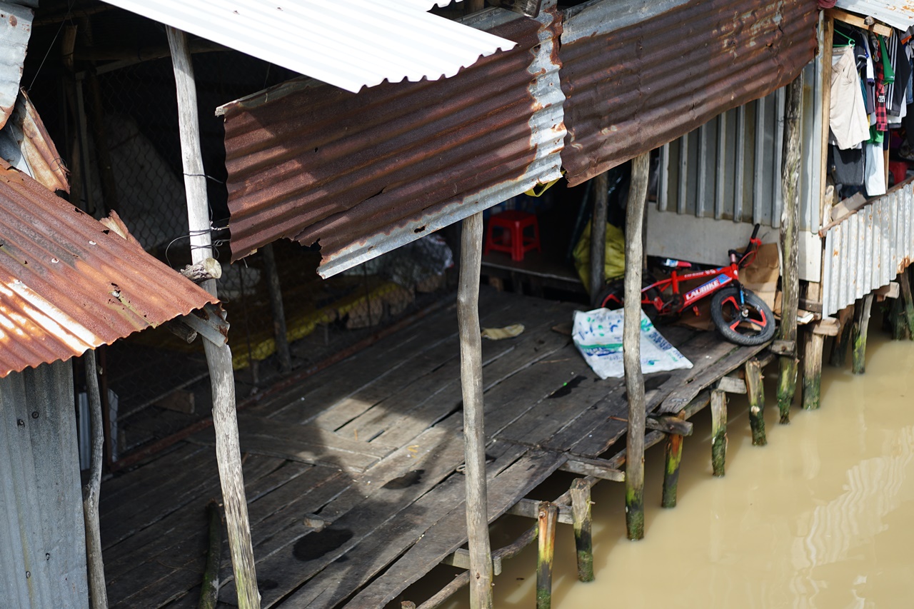 Clip: Hàng xóm hé lộ cuộc sống trước đó của người mẹ có con 4 tháng tuổi rơi xuống kênh tử vong- Ảnh 7. Clip: Hàng xóm hé lộ cuộc sống trước đó của người mẹ có con 4 tháng tuổi rơi xuống kênh tử vong- Ảnh 7.