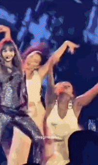 Lisa cho cả thế giới thấy 