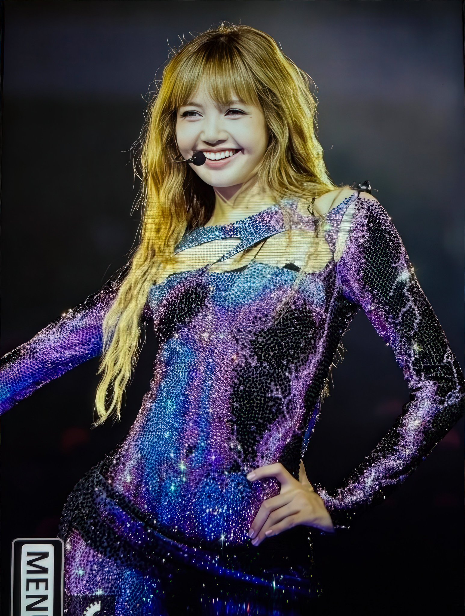 Lisa cho cả thế giới thấy 