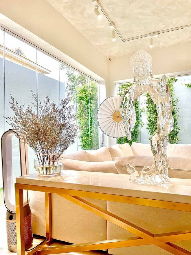 Toàn cảnh biệt thự ven sông 30 tỷ của Hồ Ngọc Hà- Ảnh 3. Toàn cảnh biệt thự ven sông 30 tỷ của Hồ Ngọc Hà- Ảnh 3.