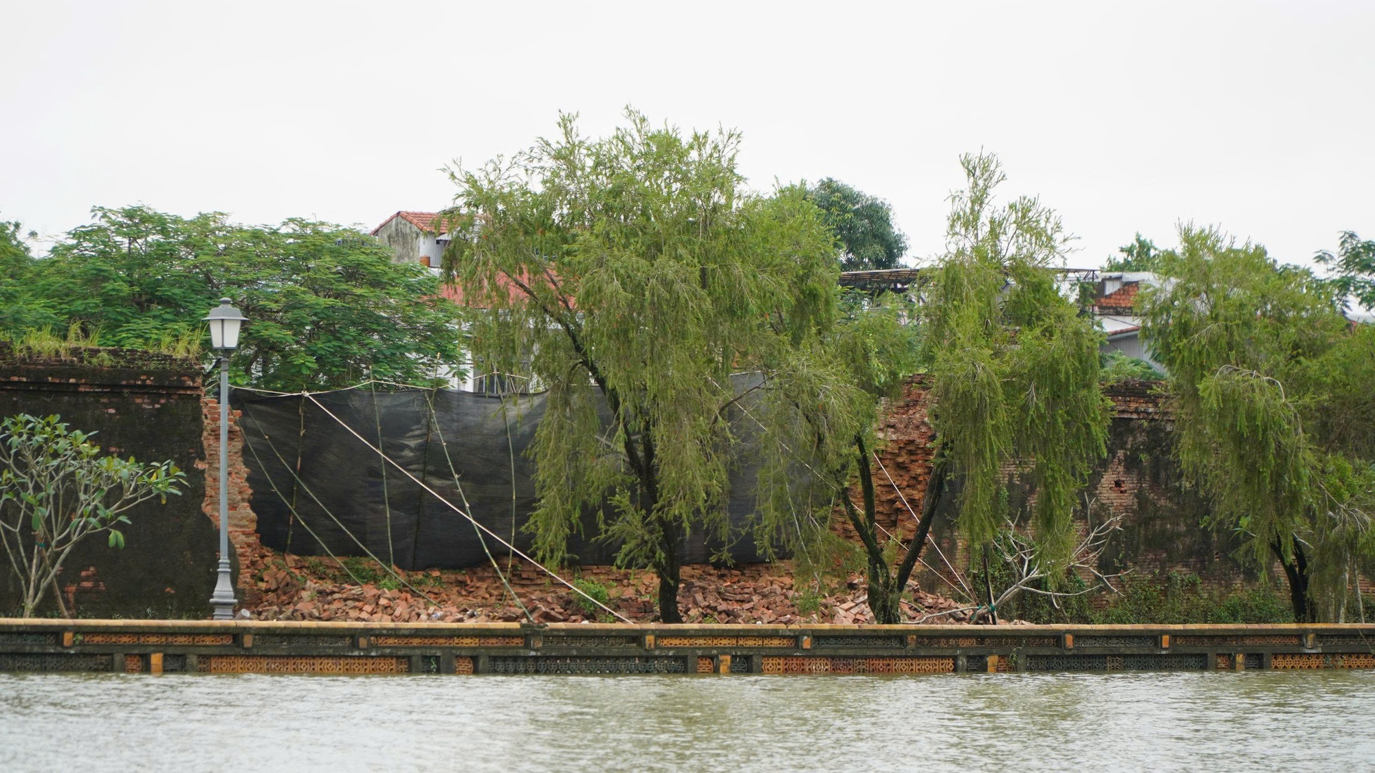 Thông tin chính thức về sự cố sập 15 m tường Hoàng thành Huế- Ảnh 2. Thông tin chính thức về sự cố sập 15 m tường Hoàng thành Huế- Ảnh 2.