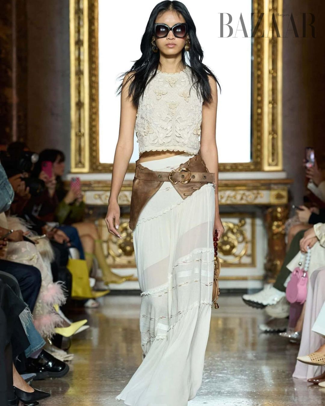 Cô gái "vượt mặt" Hoàng Thùy trình diễn cho show chính thức của Chanel là ai?- Ảnh 10.