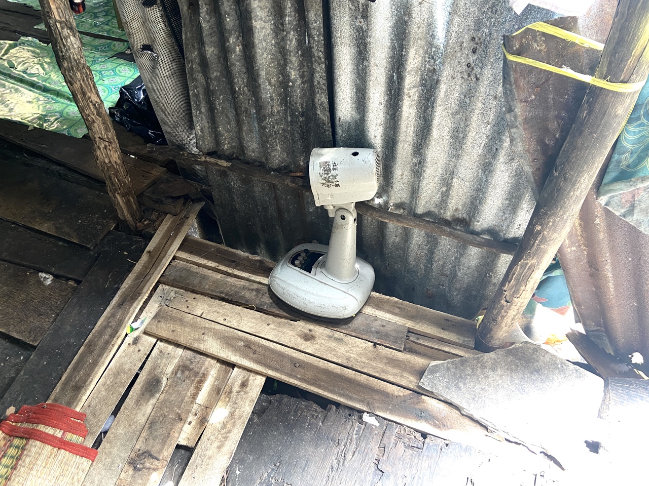 Clip: Hàng xóm hé lộ cuộc sống trước đó của người mẹ có con 4 tháng tuổi rơi xuống kênh tử vong- Ảnh 3. Clip: Hàng xóm hé lộ cuộc sống trước đó của người mẹ có con 4 tháng tuổi rơi xuống kênh tử vong- Ảnh 3.