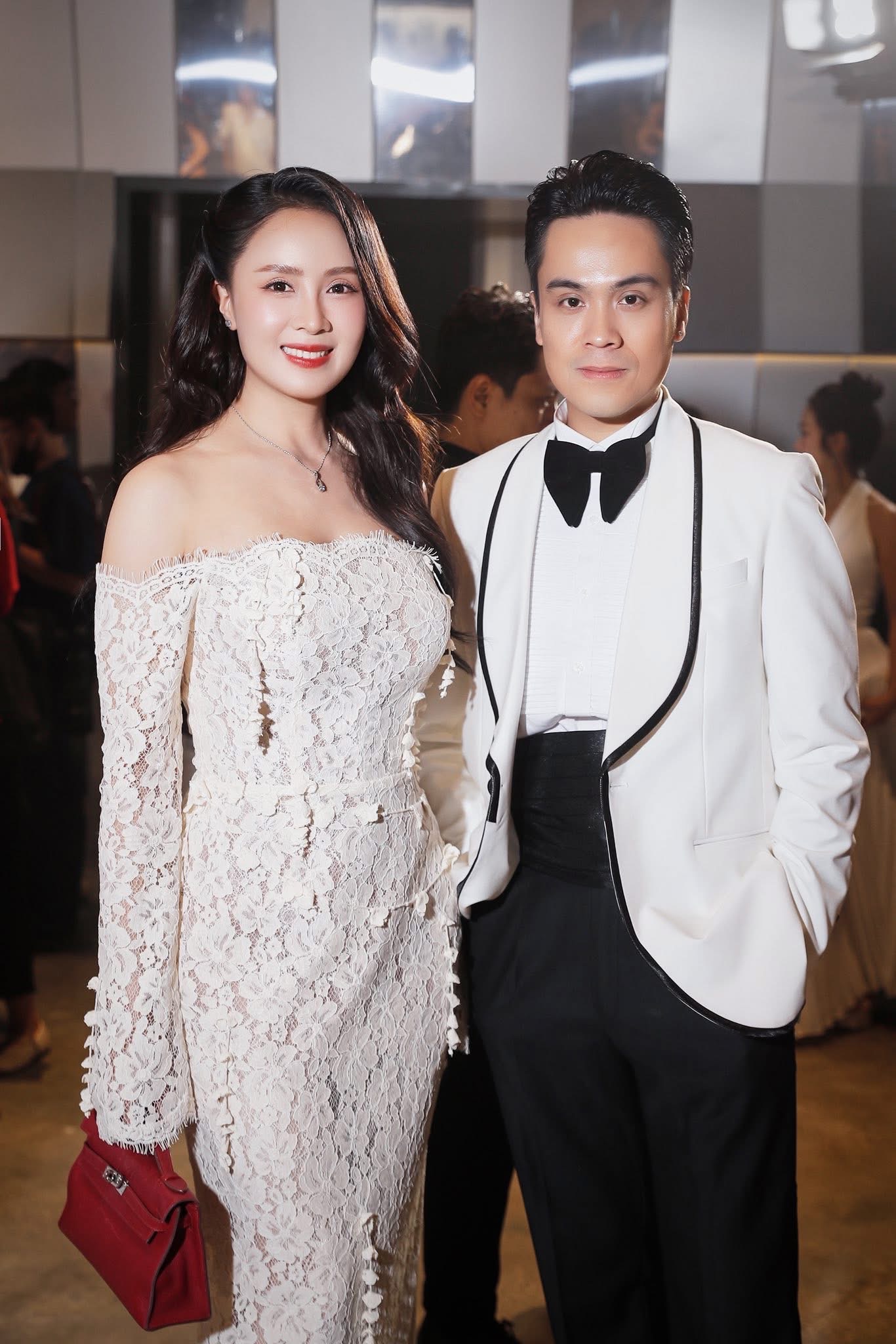 Hồng Diễm với Huyền Lizzie: Ai mới là người đẹp nhất VTV?- Ảnh 5. Hồng Diễm với Huyền Lizzie: Ai mới là người đẹp nhất VTV?- Ảnh 5.