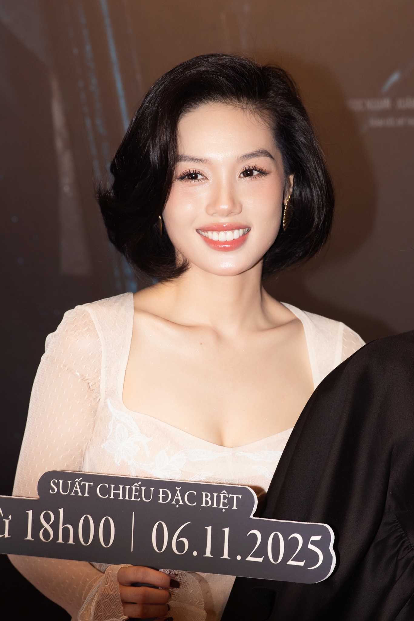 Thảm đỏ hot nhất hôm nay: Kaity Nguyễn - Trâm Anh đẹp sang đỉnh nóc, Nàng Mơ rạng rỡ sánh đôi bên tình tin đồn- Ảnh 3. Thảm đỏ hot nhất hôm nay: Kaity Nguyễn - Trâm Anh đẹp sang đỉnh nóc, Nàng Mơ rạng rỡ sánh đôi bên tình tin đồn- Ảnh 3.