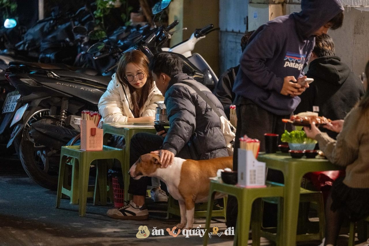 [Clip] Gặp chủ quán nướng hot nhất Hà Nội đêm nay: Chỉ sợ "không kham nổi"- Ảnh 12.