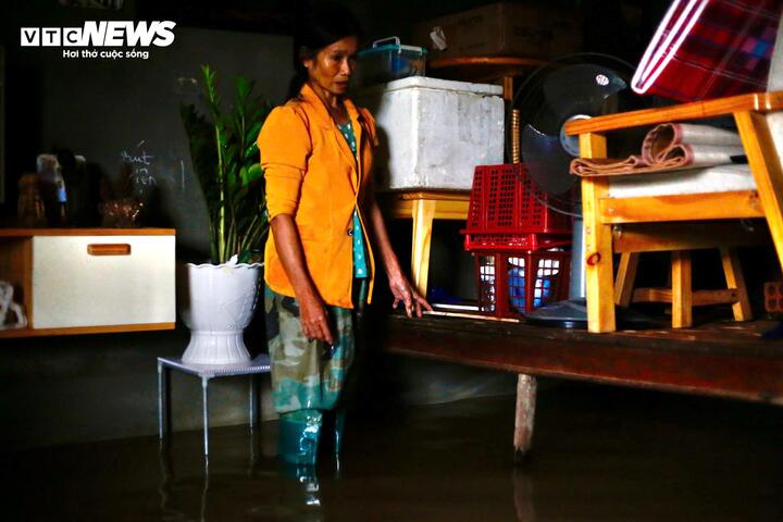 Dân "rốn lũ" ở Huế 1 tuần 3 lần chạy lụt: "Chúng tôi kiệt sức rồi"- Ảnh 4.