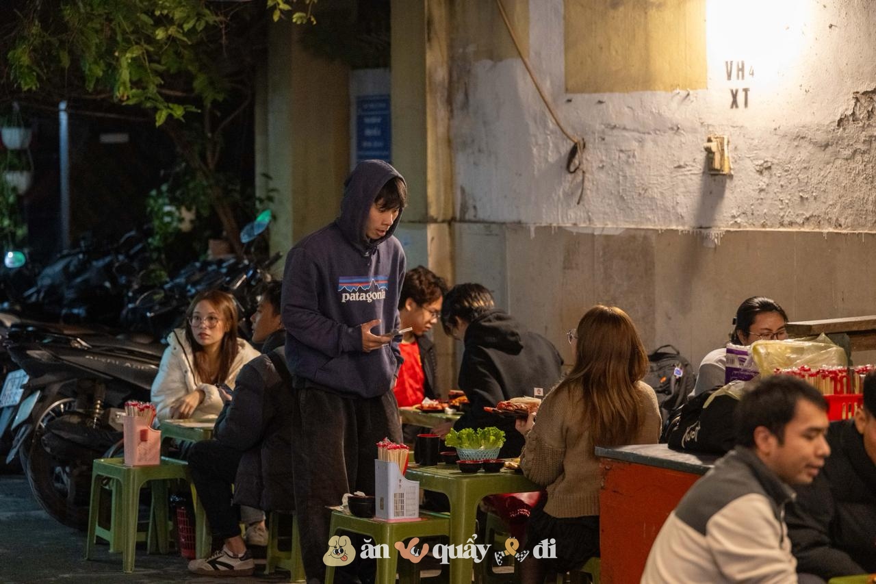 [Clip] Gặp chủ quán nướng hot nhất Hà Nội đêm nay: Chỉ sợ "không kham nổi"- Ảnh 14.