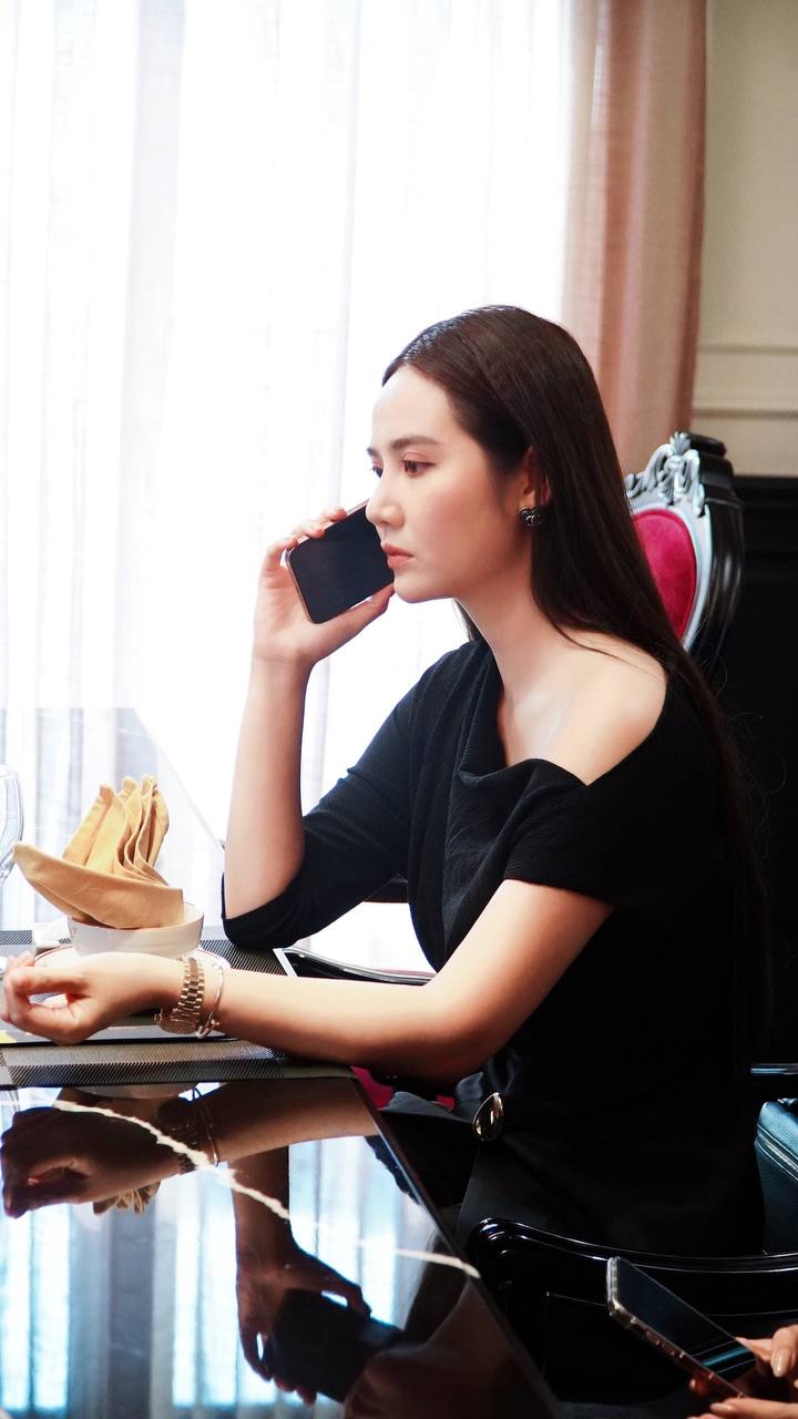 Hồng Diễm với Huyền Lizzie: Ai mới là người đẹp nhất VTV?- Ảnh 13. Hồng Diễm với Huyền Lizzie: Ai mới là người đẹp nhất VTV?- Ảnh 13.