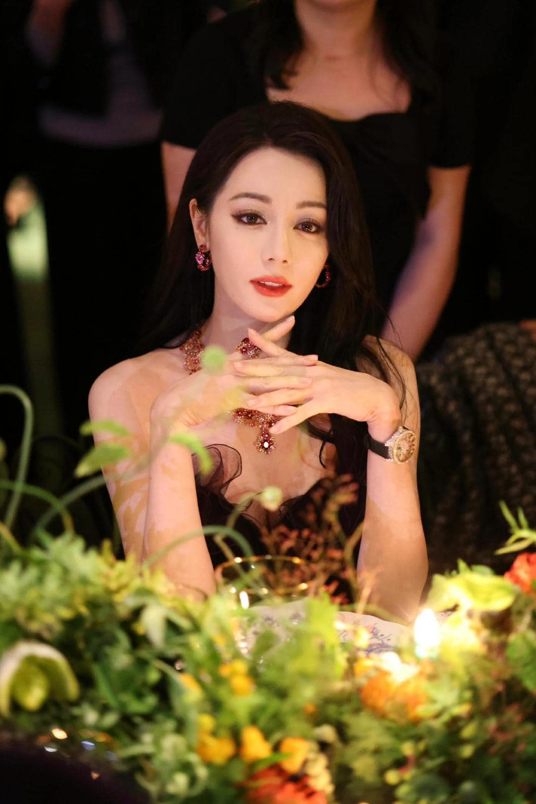 Không ai muốn đứng cạnh Địch Lệ Nhiệt Ba- Ảnh 7.