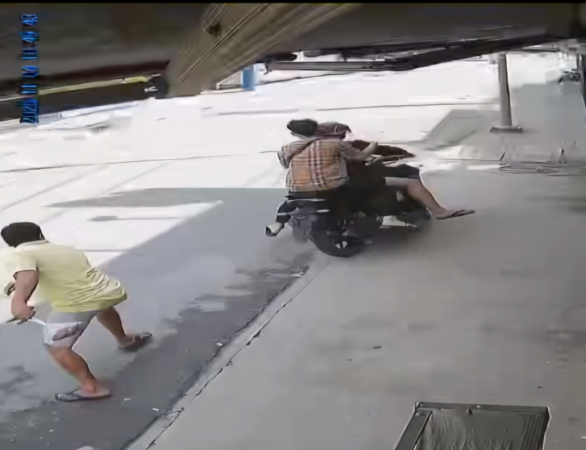 NÓNG: Công an TP HCM đã bắt được 2 đối tượng cướp tiệm vàng ở phường An Phú- Ảnh 1.