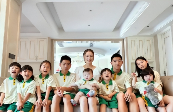 Bà mẹ sinh 9 đứa con để khỏi "lãng phí" gen chồng, soi danh tính chồng, nhiều người kinh ngạc!- Ảnh 4.