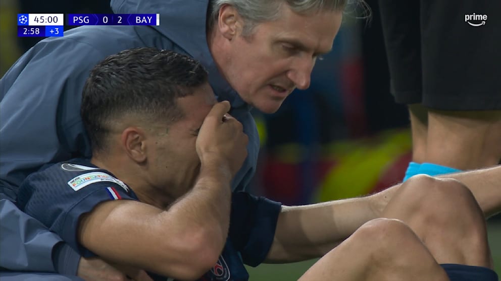 Tin sốc hậu trường trận PSG với Bayern đêm qua, một cầu thủ phải bật khóc nức nở- Ảnh 3. Tin sốc hậu trường trận PSG với Bayern đêm qua, một cầu thủ phải bật khóc nức nở- Ảnh 3.