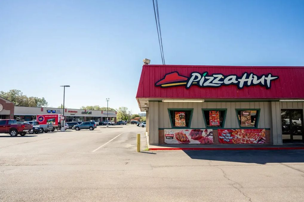 Pizza Hut có thể phải bán mình: Một biểu tượng nữa trong làng ẩm thực đứng bên bờ vực khủng hoảng- Ảnh 3.