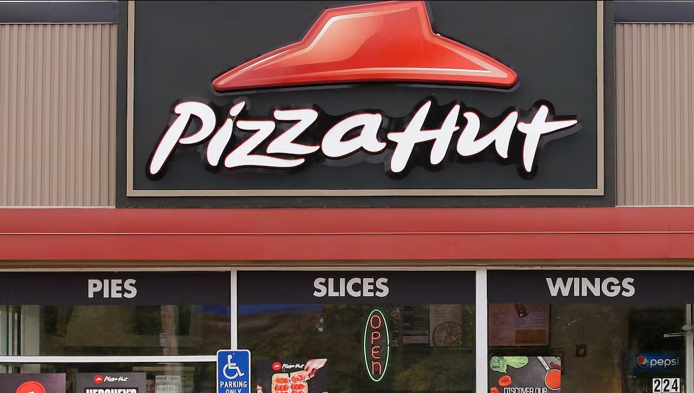 Pizza Hut có thể phải bán mình: Một biểu tượng nữa trong làng ẩm thực đứng bên bờ vực khủng hoảng- Ảnh 1.