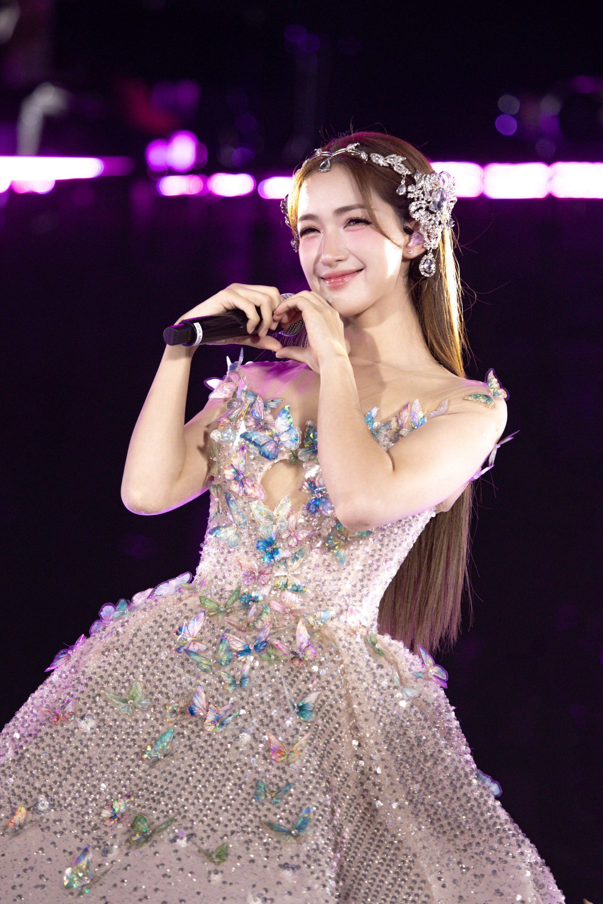 Nghệ sĩ, người nổi tiếng và câu chuyện văn hóa ứng xử- Ảnh 3. Nghệ sĩ, người nổi tiếng và câu chuyện văn hóa ứng xử- Ảnh 3.