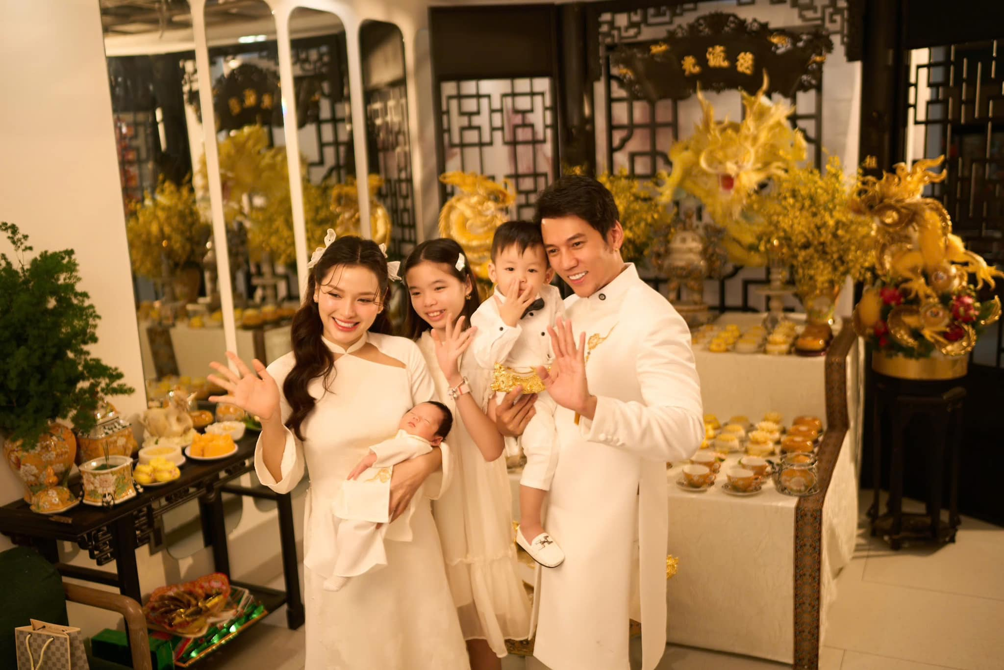 "Ái nữ" của Phương Trinh Jolie mới 12 tuổi đã cao gần bằng mẹ, chiếm trọn spotlight với đôi chân dài miên man- Ảnh 14. "Ái nữ" của Phương Trinh Jolie mới 12 tuổi đã cao gần bằng mẹ, chiếm trọn spotlight với đôi chân dài miên man- Ảnh 14.