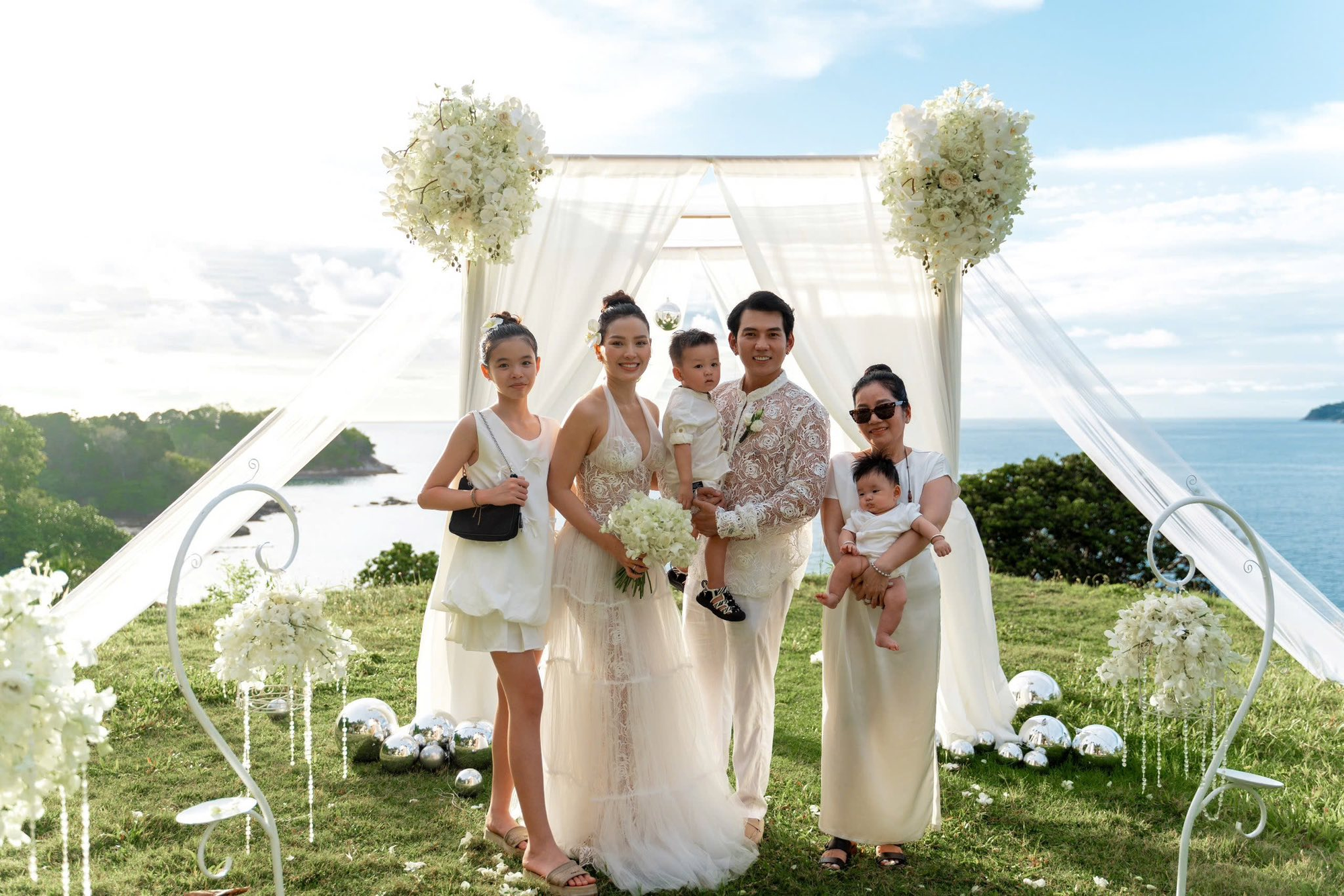 "Ái nữ" của Phương Trinh Jolie mới 12 tuổi đã cao gần bằng mẹ, chiếm trọn spotlight với đôi chân dài miên man- Ảnh 16. "Ái nữ" của Phương Trinh Jolie mới 12 tuổi đã cao gần bằng mẹ, chiếm trọn spotlight với đôi chân dài miên man- Ảnh 16.