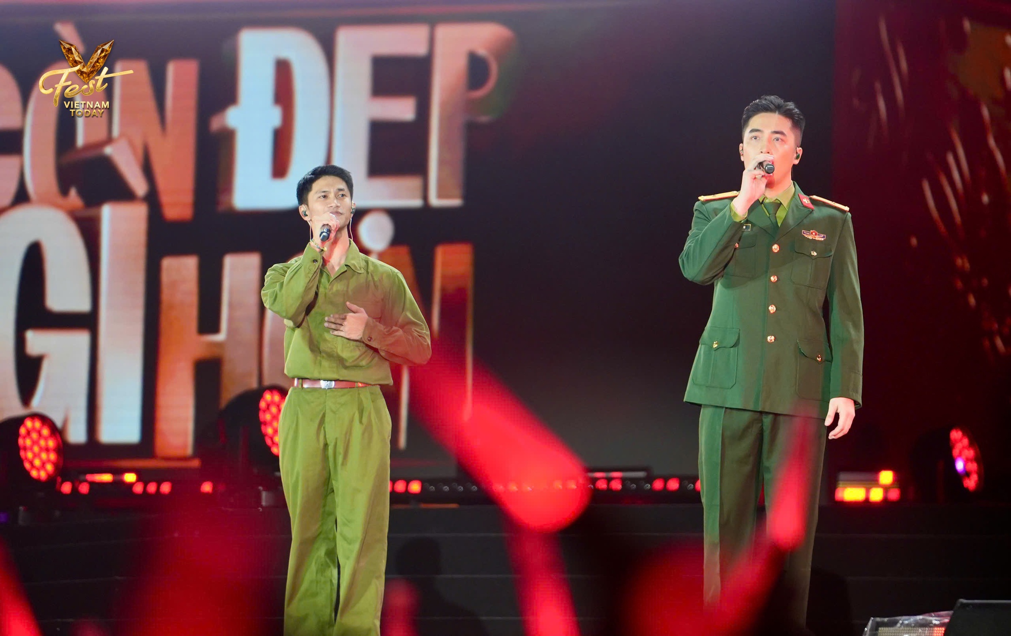 Nghệ sĩ, người nổi tiếng và câu chuyện văn hóa ứng xử- Ảnh 2. Nghệ sĩ, người nổi tiếng và câu chuyện văn hóa ứng xử- Ảnh 2.