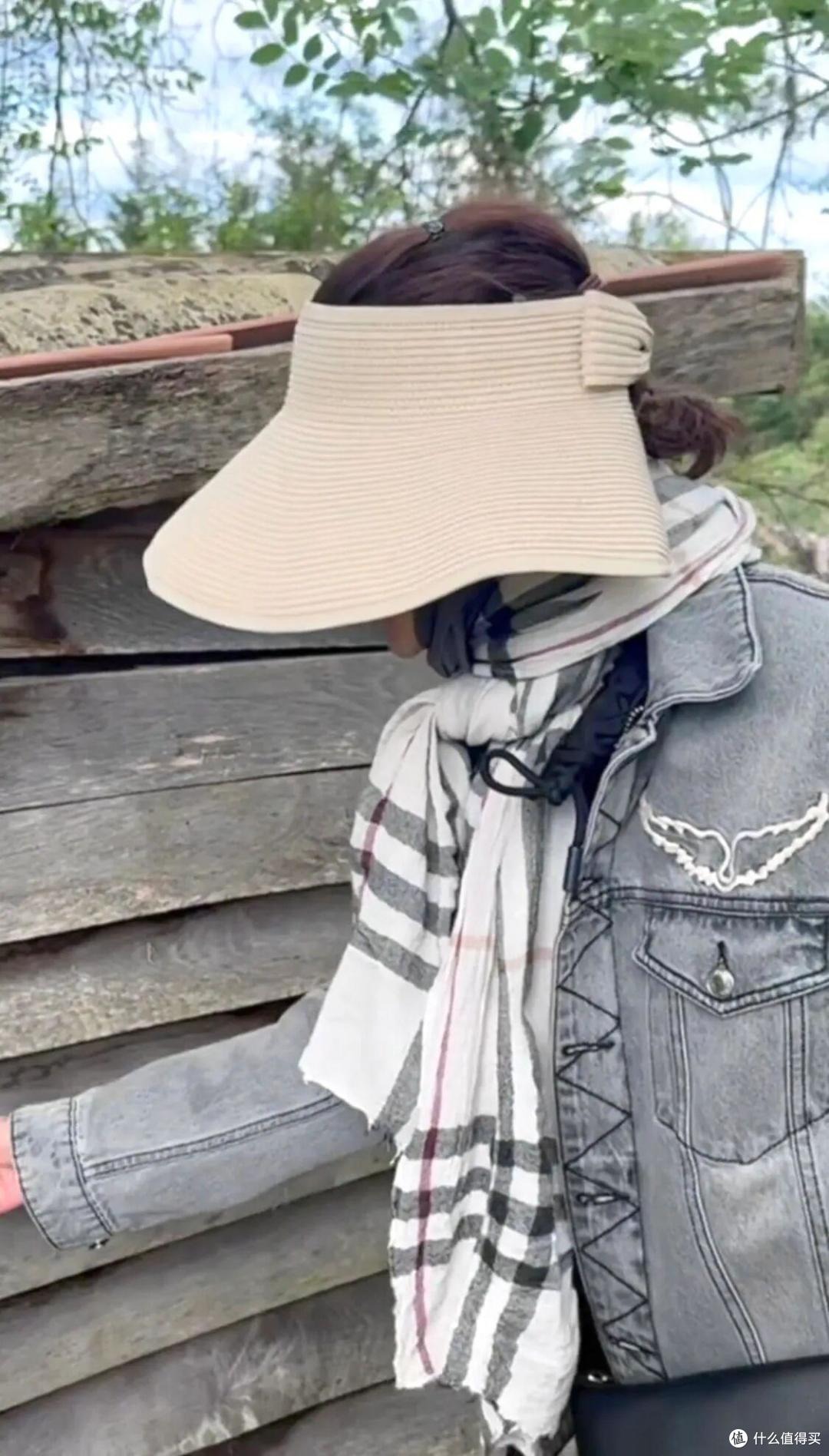 "Nữ thần châu Á" Trương Mạn Ngọc: Tuổi 61 cô độc, nuôi gà, cuốc đất qua ngày- Ảnh 8. "Nữ thần châu Á" Trương Mạn Ngọc: Tuổi 61 cô độc, nuôi gà, cuốc đất qua ngày- Ảnh 8.