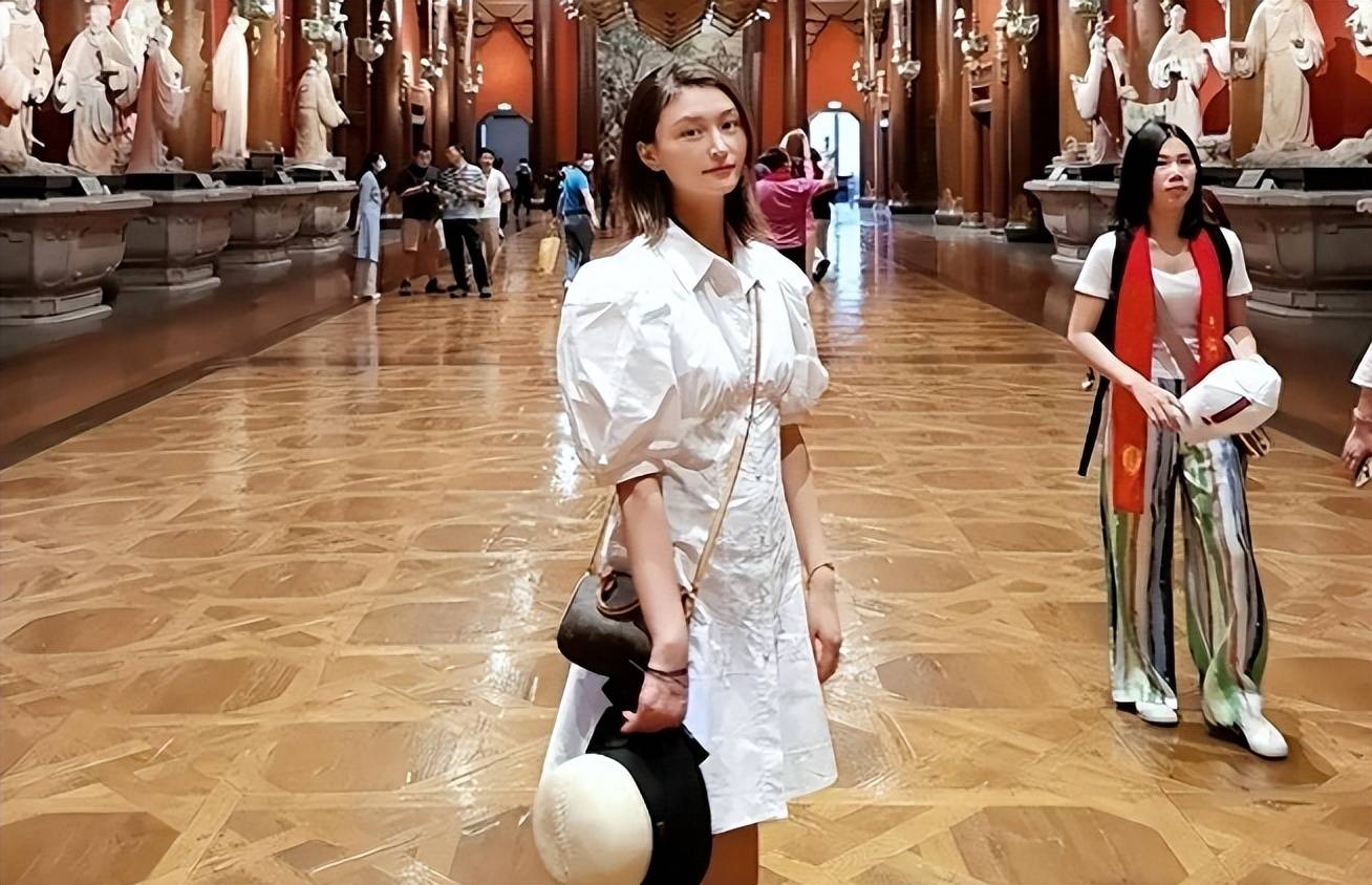 Bà mẹ sinh 9 đứa con để khỏi "lãng phí" gen chồng, soi danh tính chồng, nhiều người kinh ngạc!- Ảnh 2.