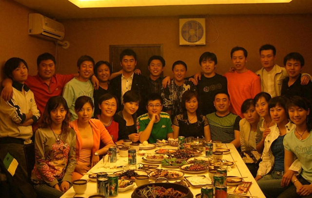 Đi họp lớp, lớp trưởng "thưởng nóng" gần 370 triệu cho cả nhóm: Sáng hôm sau vợ anh nhắn 1 câu khiến ai cũng đứng hình!- Ảnh 3.