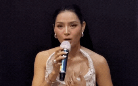 Sao nữ Vbiz bị fan chất vấn vì sao đang bão lũ mà mở họp báo MV: Có phương án đóng góp gì không?- Ảnh 1. Sao nữ Vbiz bị fan chất vấn vì sao đang bão lũ mà mở họp báo MV: Có phương án đóng góp gì không?- Ảnh 1.