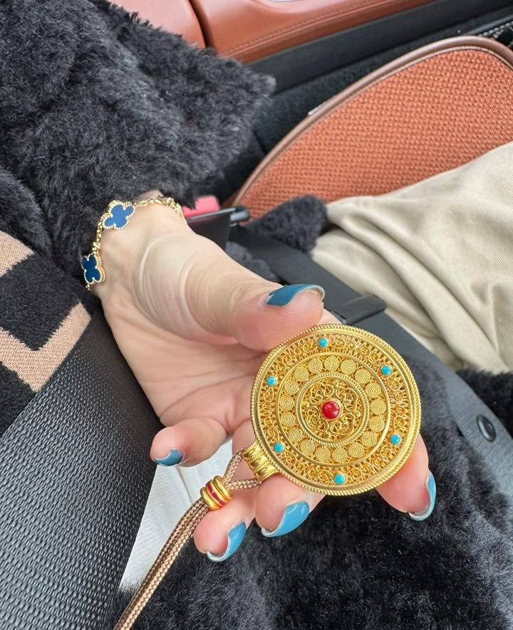 Cửa hàng vàng khiến 1,4 tỷ dân Trung Quốc lùng mua đến vỡ trận- Ảnh 4. Cửa hàng vàng khiến 1,4 tỷ dân Trung Quốc lùng mua đến vỡ trận- Ảnh 4.