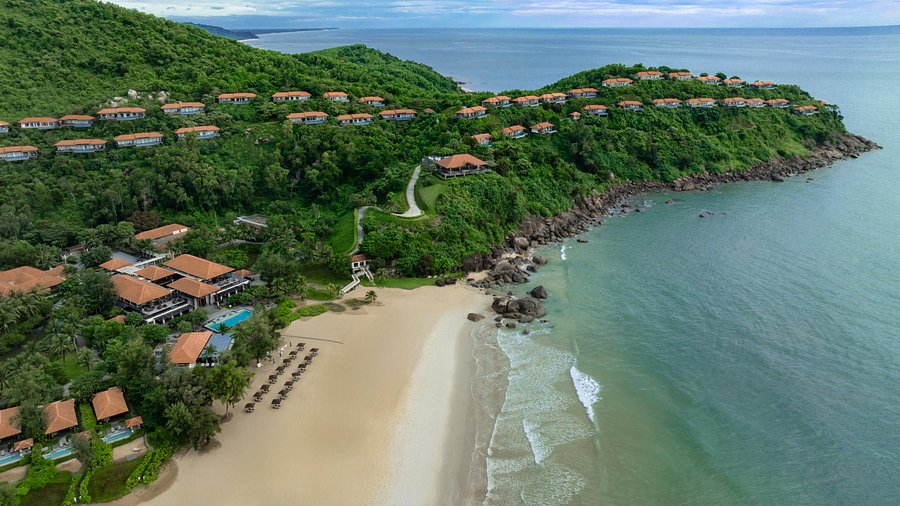 Khu nghỉ vừa được Michelin vinh danh, nằm bên rìa “vịnh biển đẹp nhất Việt Nam”, giá phòng gây bất ngờ- Ảnh 2. Khu nghỉ vừa được Michelin vinh danh, nằm bên rìa “vịnh biển đẹp nhất Việt Nam”, giá phòng gây bất ngờ- Ảnh 2.