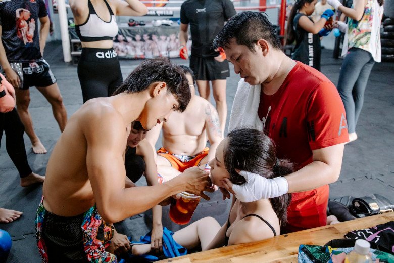 Đoàn Di Băng ngất xỉu- Ảnh 1.