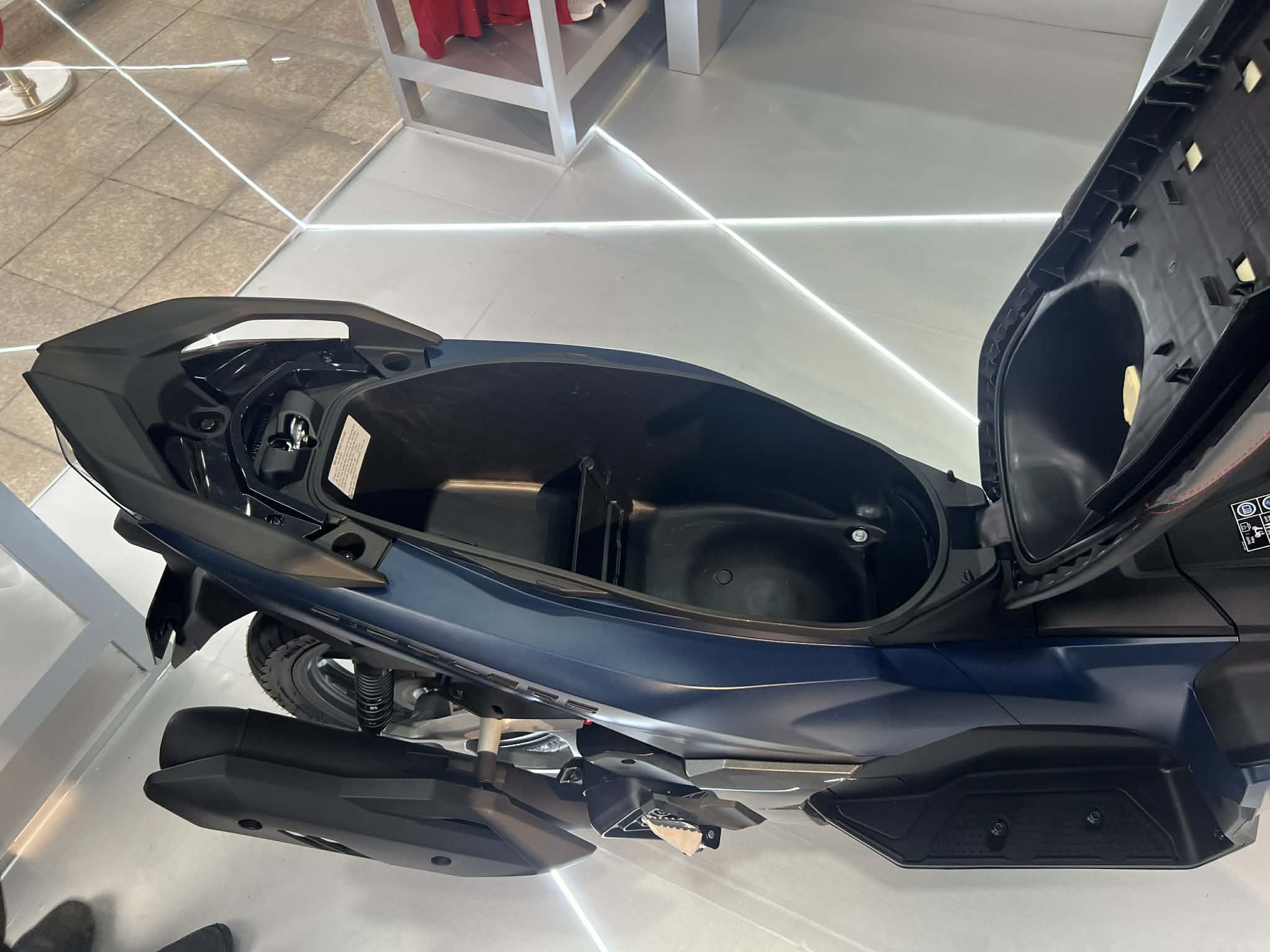 Honda Air Blade 2026 trình làng: nâng cấp lớn, thêm ABS cho bản 125, giá từ 43 triệu đồng- Ảnh 4. Honda Air Blade 2026 trình làng: nâng cấp lớn, thêm ABS cho bản 125, giá từ 43 triệu đồng- Ảnh 4.