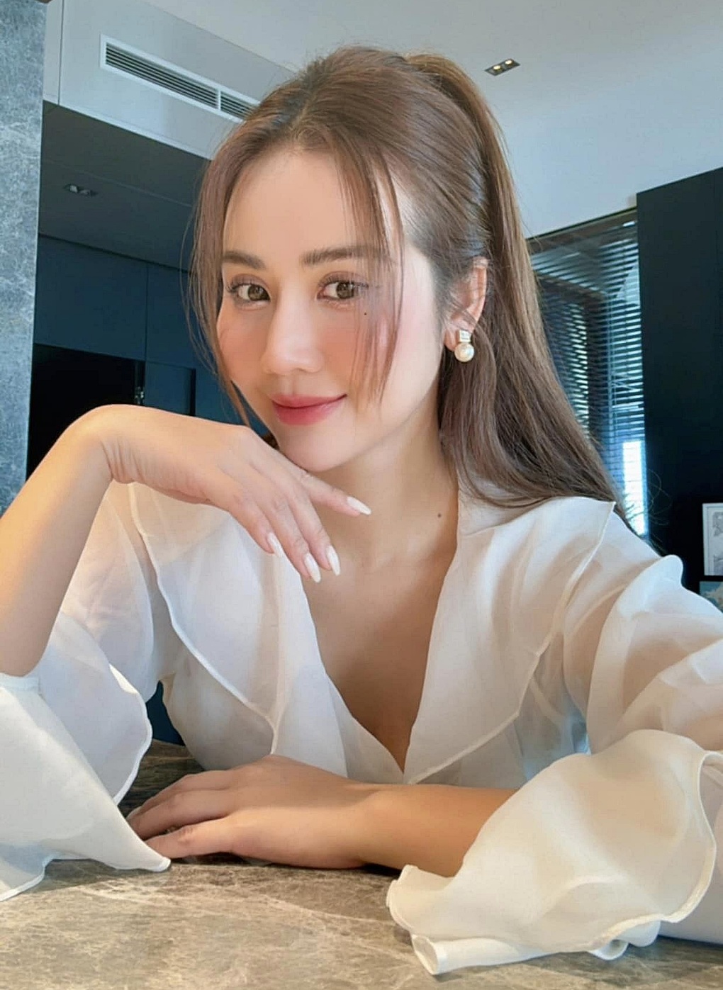 27 Tết xách vali rời khỏi nhà chồng, sao Việt này giờ nói 1 câu cực ngắn nhưng được khen: Người mẹ văn minh là thế- Ảnh 1. 27 Tết xách vali rời khỏi nhà chồng, sao Việt này giờ nói 1 câu cực ngắn nhưng được khen: Người mẹ văn minh là thế- Ảnh 1.