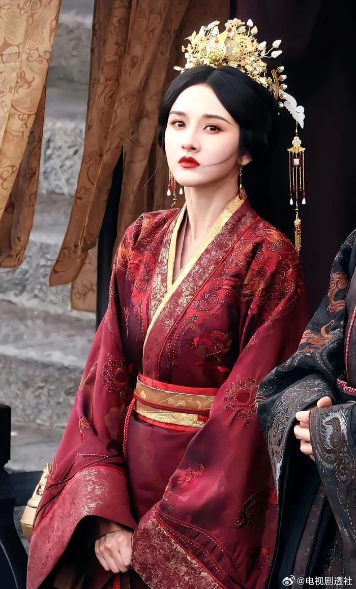 Ai rủ xem phim Trung Quốc này nhớ chạy thật xa: Ké fame cả showbiz thấy mà ghét, nữ chính như một trò đùa- Ảnh 3. Ai rủ xem phim Trung Quốc này nhớ chạy thật xa: Ké fame cả showbiz thấy mà ghét, nữ chính như một trò đùa- Ảnh 3.