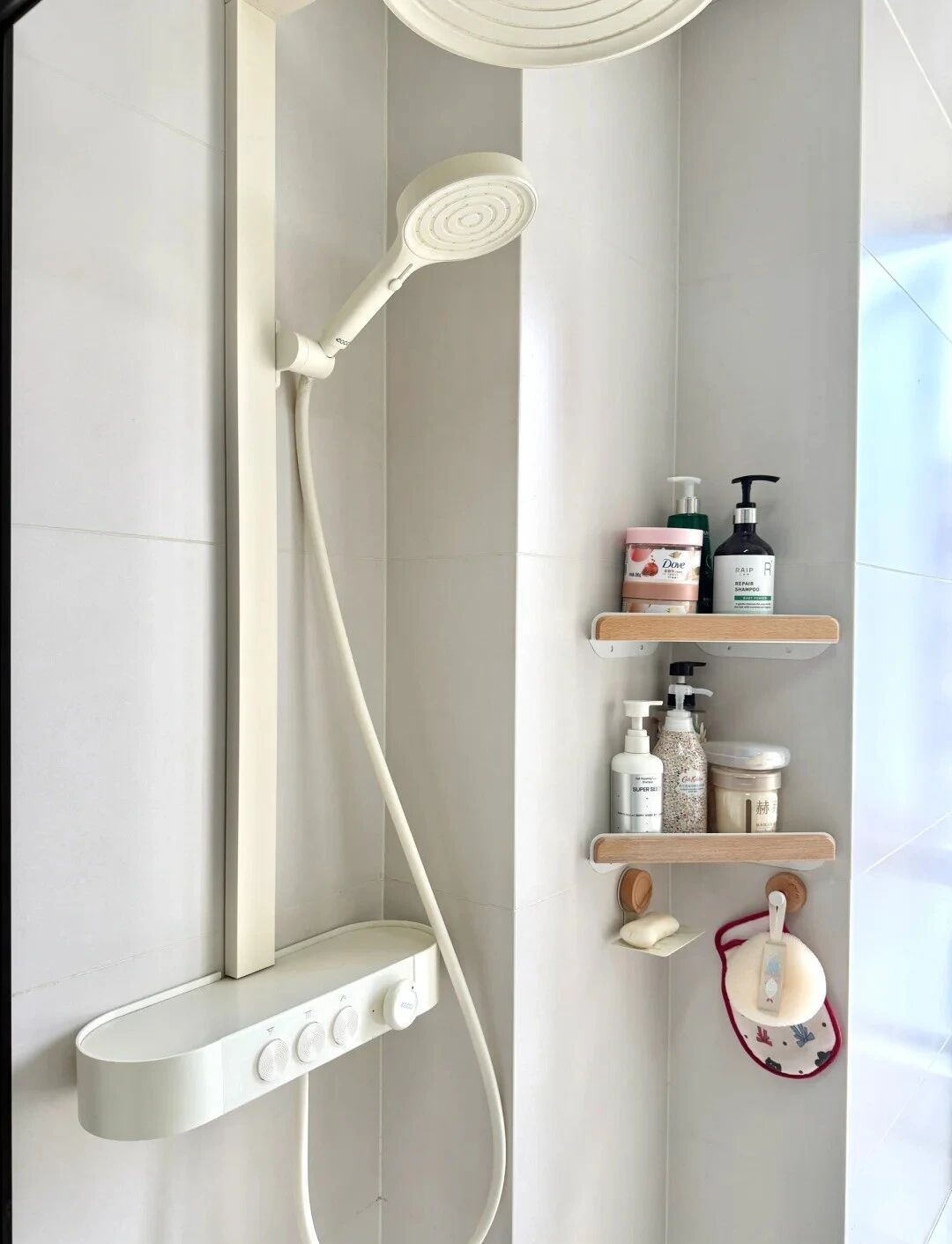 Căn hộ của người phụ nữ 37 tuổi gây sốt vì phòng tắm chỉ 1,4m² mà sang chảnh hơn cả khách sạn 5 sao- Ảnh 4. Căn hộ của người phụ nữ 37 tuổi gây sốt vì phòng tắm chỉ 1,4m² mà sang chảnh hơn cả khách sạn 5 sao- Ảnh 4.