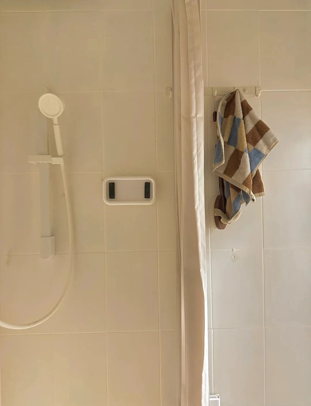 Căn hộ của người phụ nữ 37 tuổi gây sốt vì phòng tắm chỉ 1,4m² mà sang chảnh hơn cả khách sạn 5 sao- Ảnh 3. Căn hộ của người phụ nữ 37 tuổi gây sốt vì phòng tắm chỉ 1,4m² mà sang chảnh hơn cả khách sạn 5 sao- Ảnh 3.