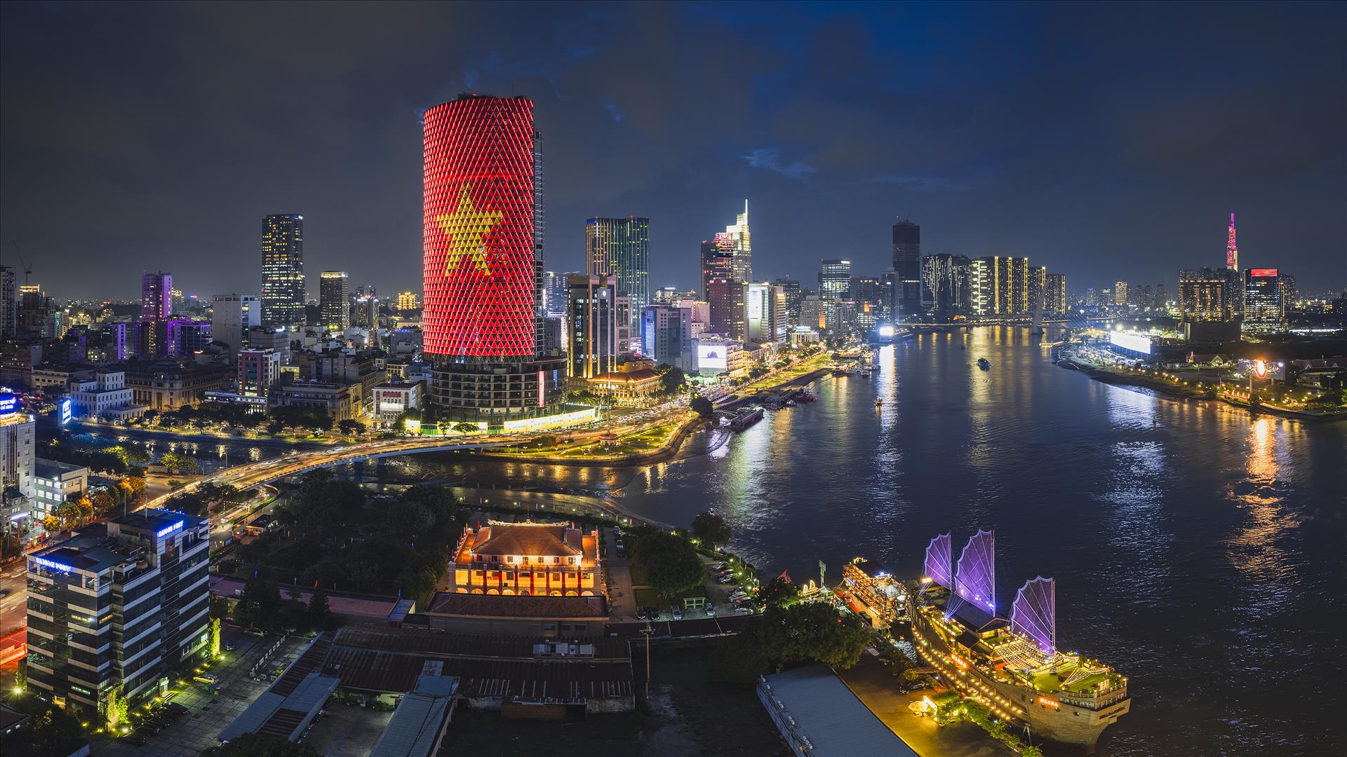 TP Hồ Chí Minh khởi động lại tour trực thăng ngắm cảnh- Ảnh 2. TP Hồ Chí Minh khởi động lại tour trực thăng ngắm cảnh- Ảnh 2.