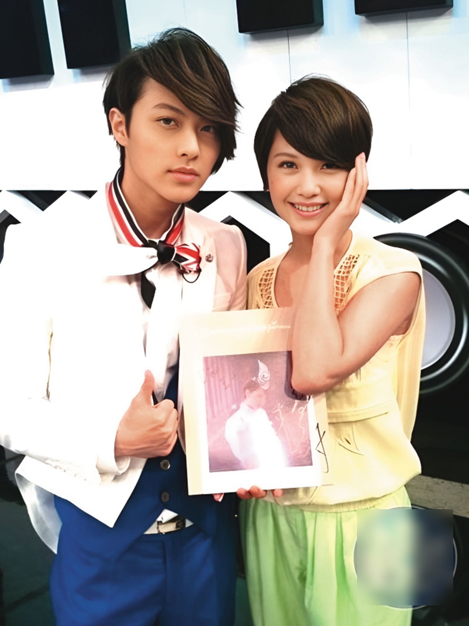 Bức ảnh nhạy cảm khiến “hoàng tử showbiz” lộ chuyện ngoại tình- Ảnh 4.